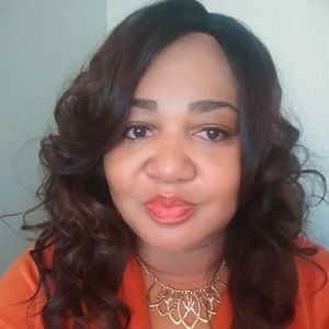 Meet your Posher, Casandra